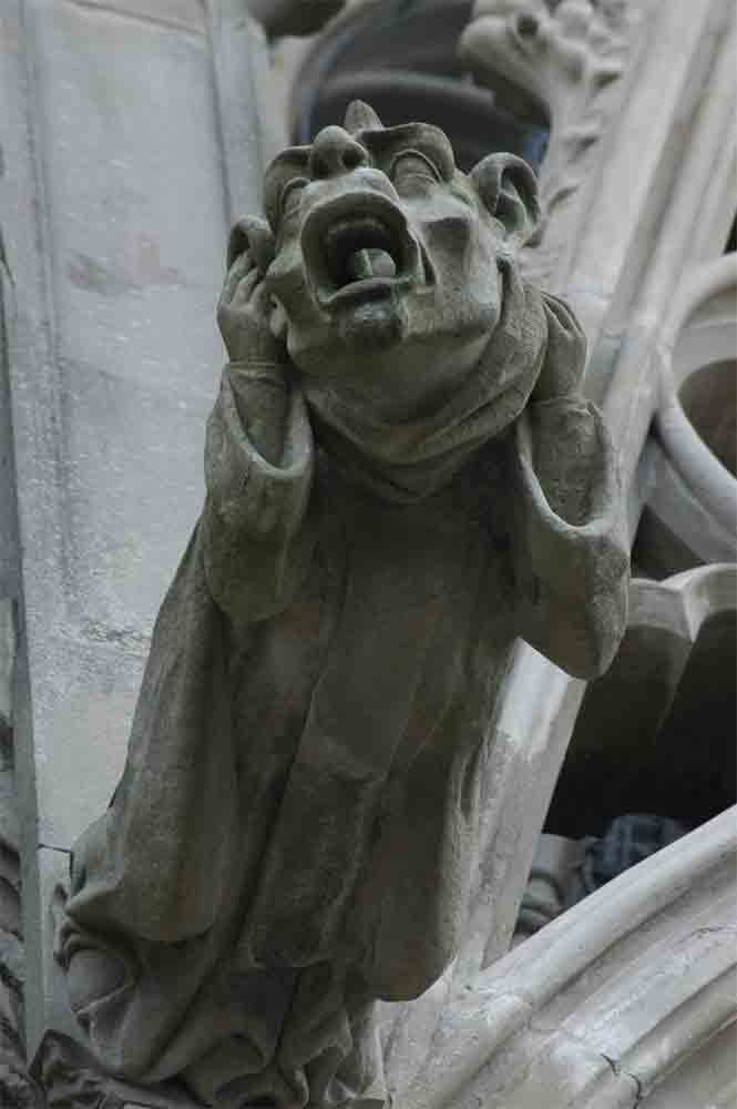 Francia - Carcassonne 20 - La Cité - basílica de Saint-Nazaire y Saint-Celse - górgola.jpg